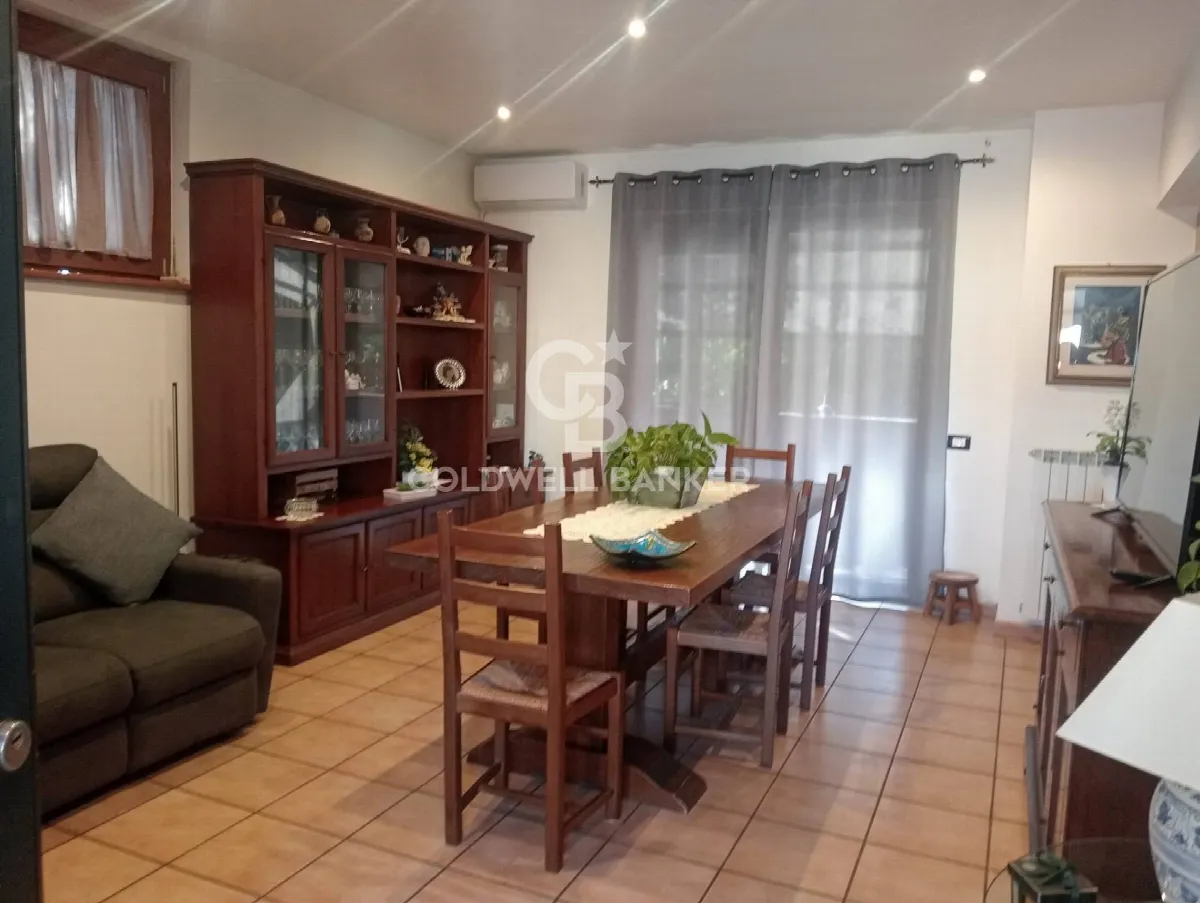 Appartamento indipendente in vendita a Sutri, centro - foto 5