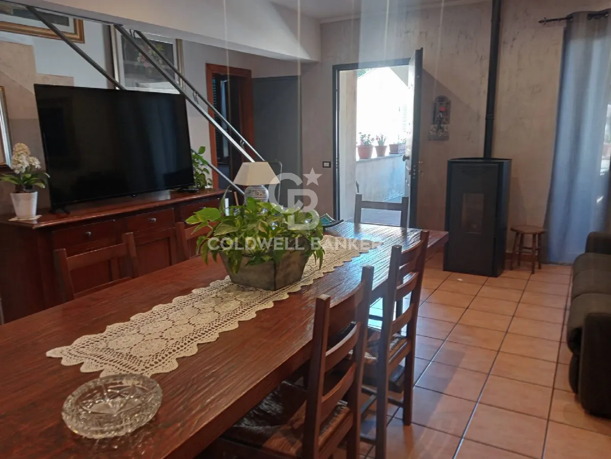 Appartamento indipendente in vendita a Sutri, centro - foto 8