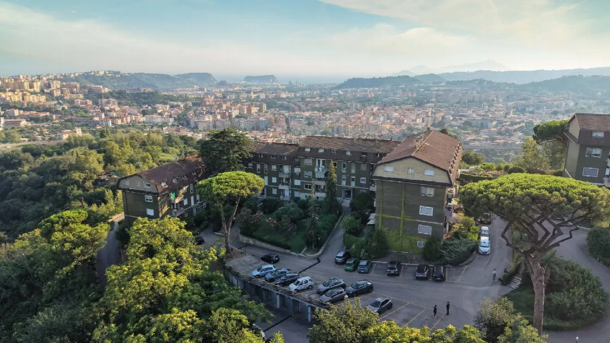 Appartamento in vendita a Napoli, Vomero Alto - foto 1