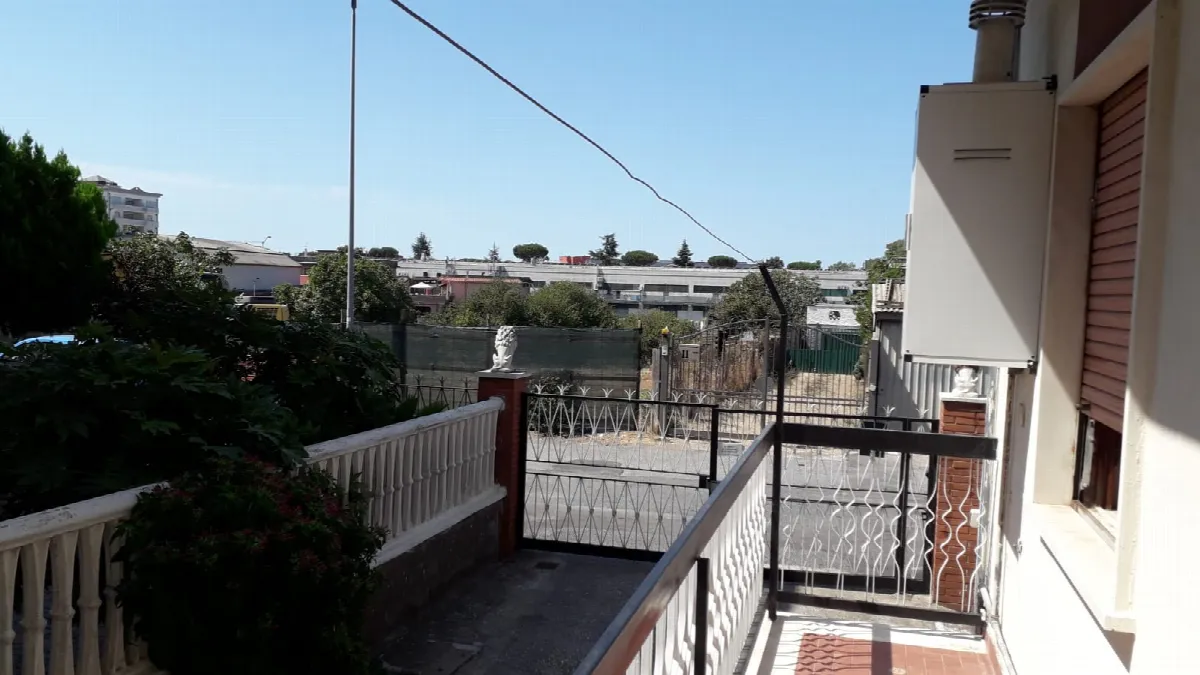 Appartamento in vendita a Pomezia, Centro - foto 1