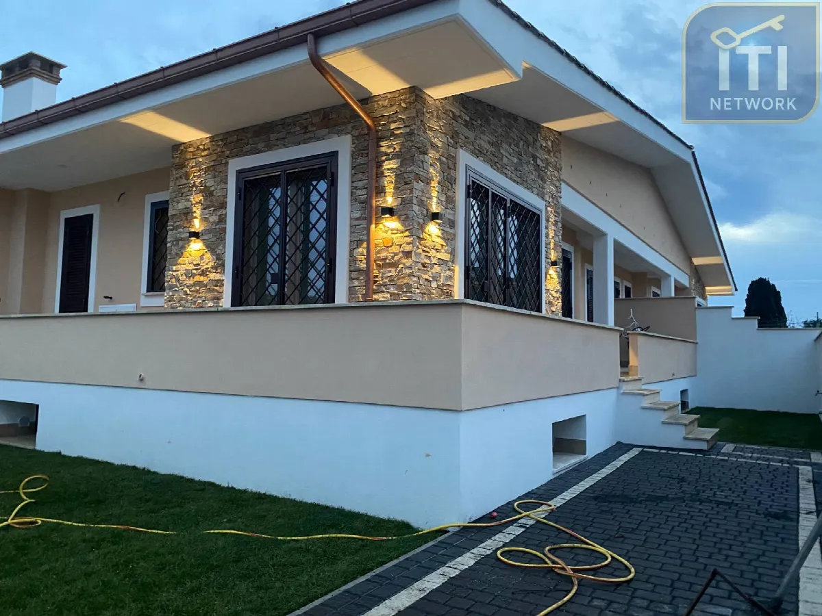 Nuove costruzioni in vendita a Pomezia, Torvaianica Alta - foto 1