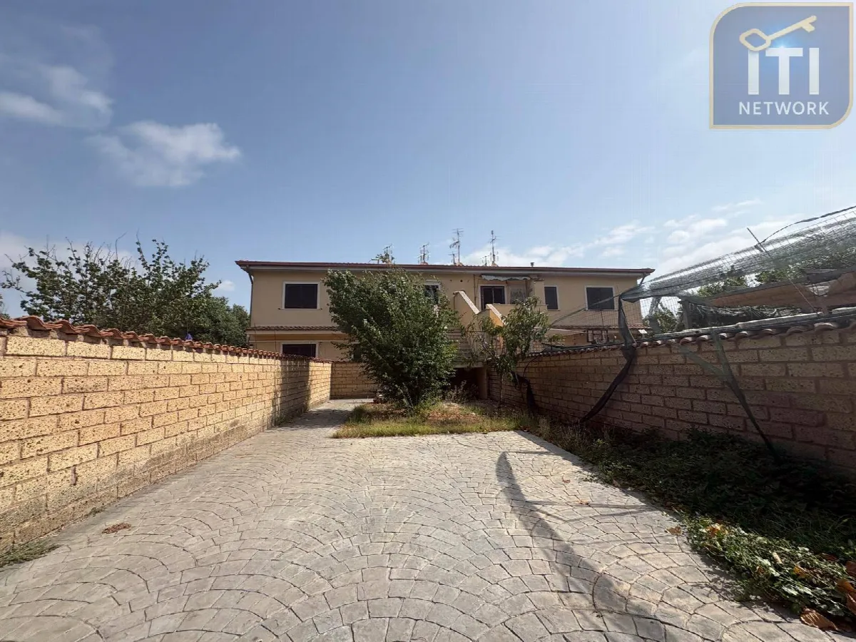 Appartamento in vendita a Pomezia, Campo Jemini - foto 1