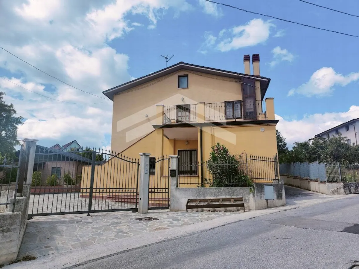 Appartamento in vendita a Campobasso, Colle dell'Orso - foto 2