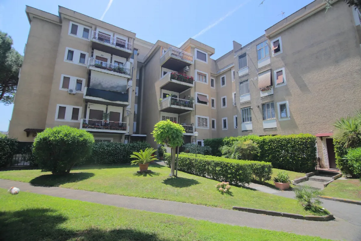 2 locali in vendita a Roma, Torvergata - foto 1
