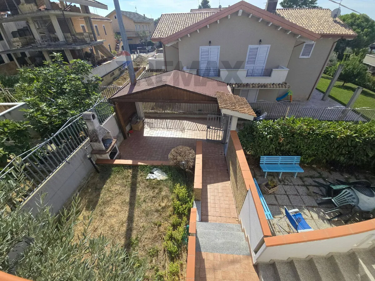 Casa Semindipendente in vendita a Città Sant'Angelo - foto 4