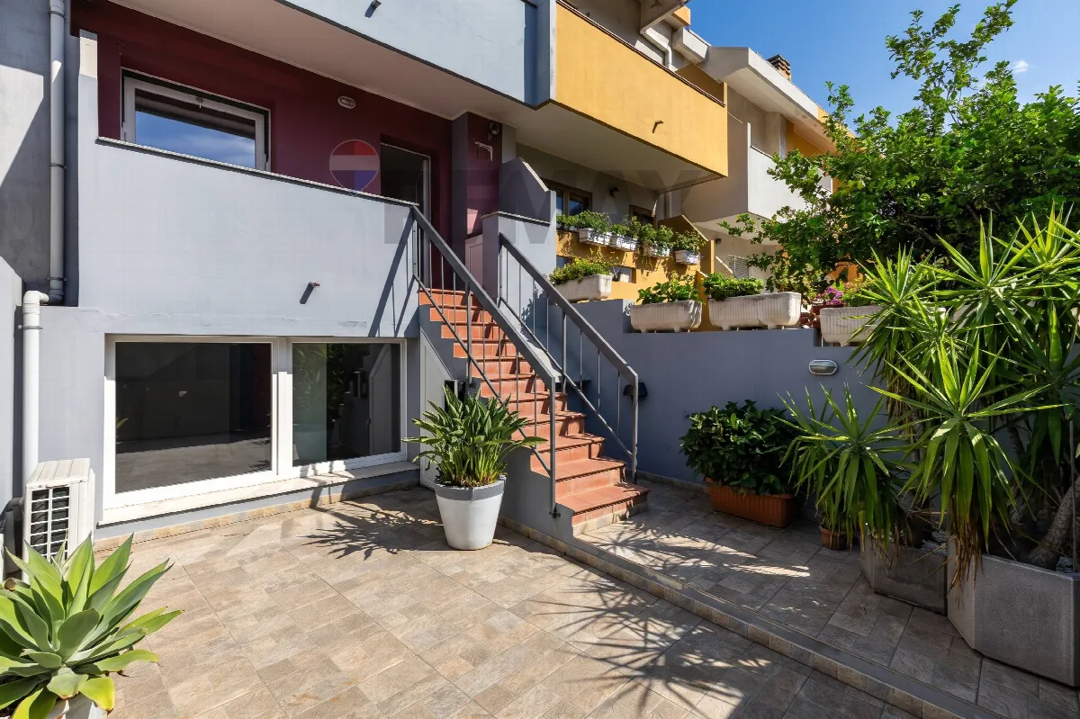 Villa a schiera in vendita a Cagliari, Pirri - foto 1