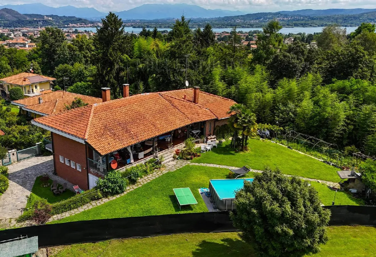 Villa in vendita a Arona - foto 1
