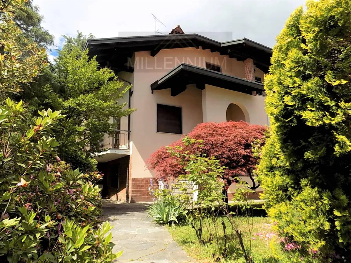 Villa in vendita a Arona - foto 1