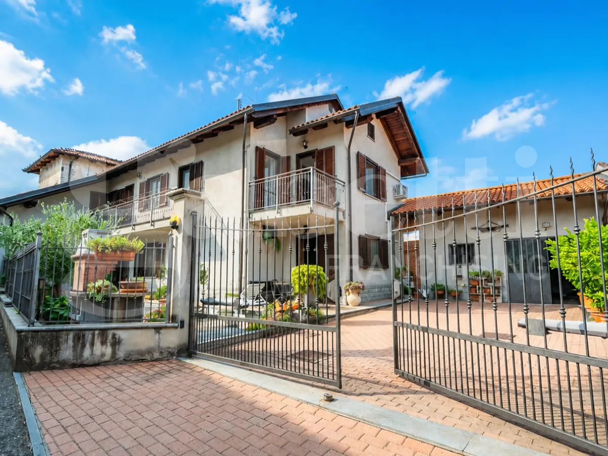 Casa indipendente in vendita a Pinerolo - foto 1