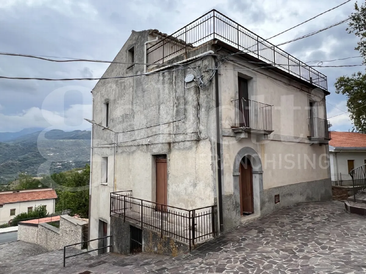Casa indipendente in vendita a San Pietro in Amantea - foto 1