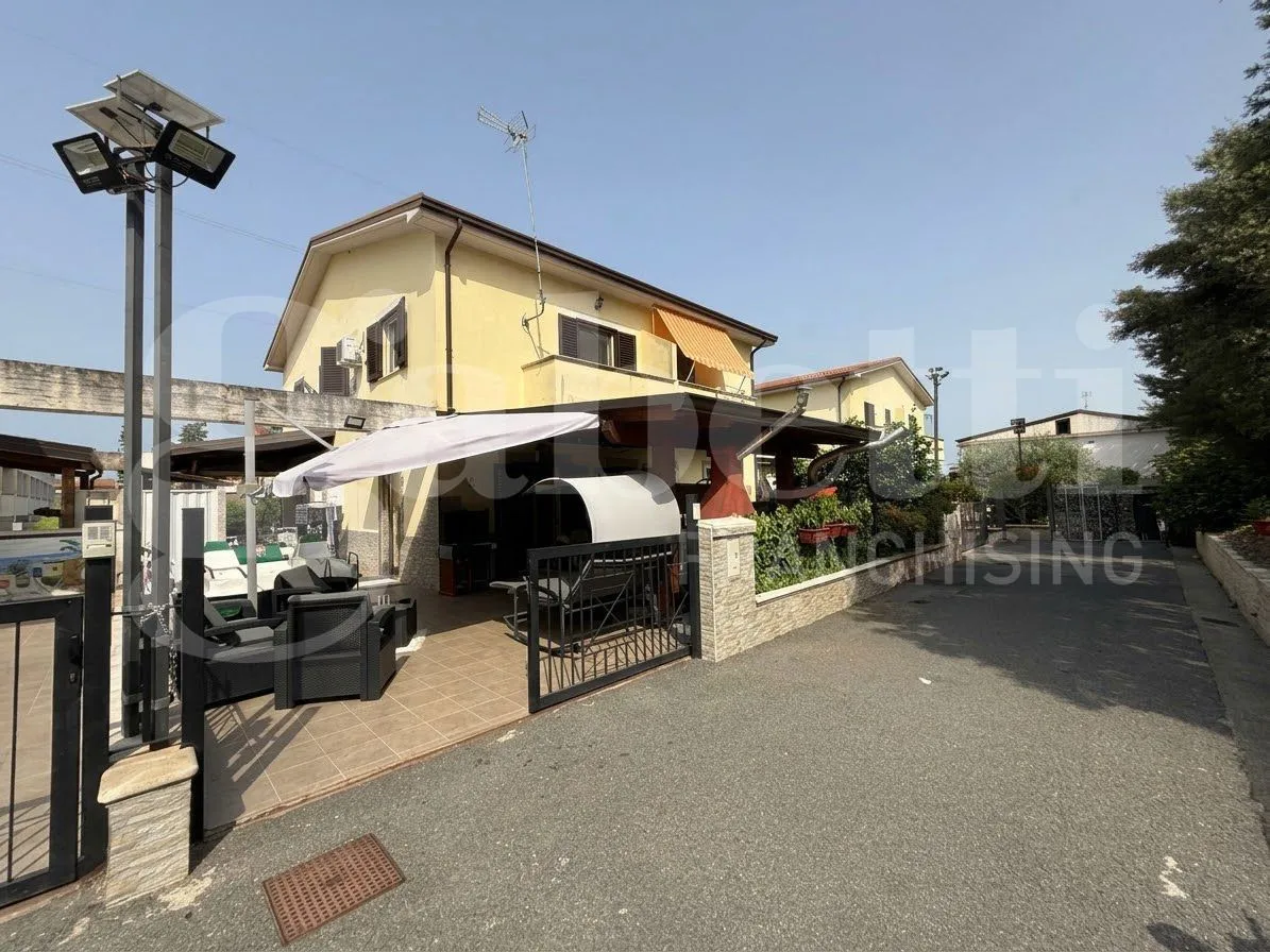Casa indipendente in vendita a Falconara Albanese - foto 1