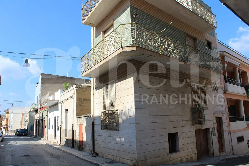 Casa indipendente in vendita a Canosa di Puglia - foto 1