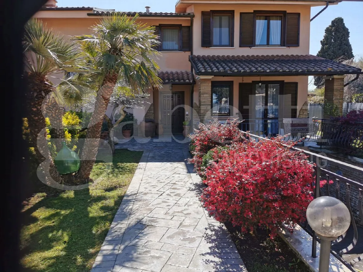 Casa bifamiliare in vendita a Civita Castellana - foto 1