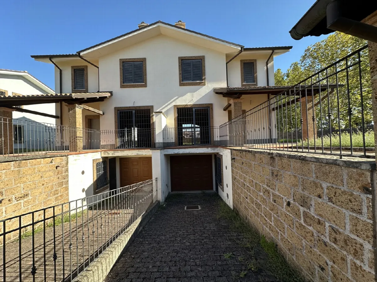 Casa bifamiliare in vendita a Civita Castellana - foto 1