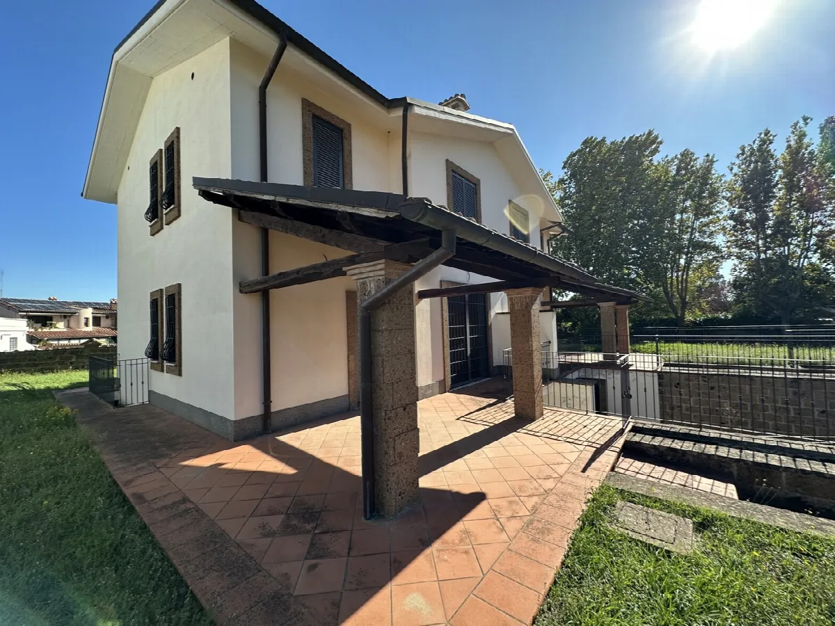 Casa bifamiliare in vendita a Civita Castellana - foto 1