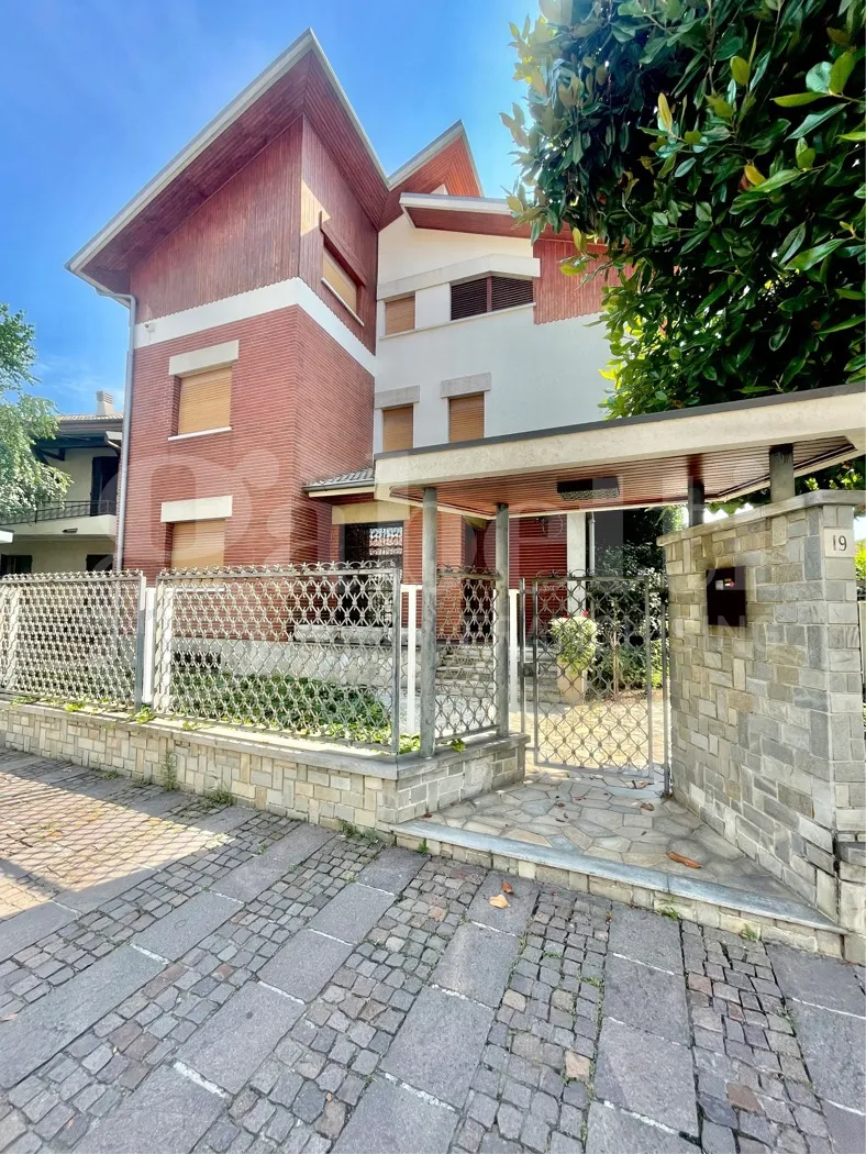 Villa in vendita a Senago - foto 1