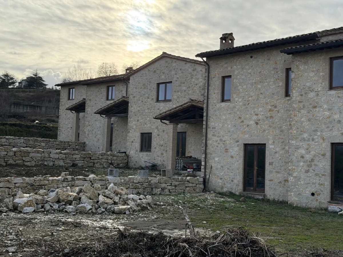 Villetta a schiera in vendita a Avigliano Umbro - foto 2