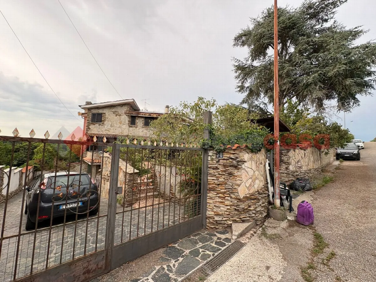 Casa bifamiliare in vendita a Aprilia - foto 1