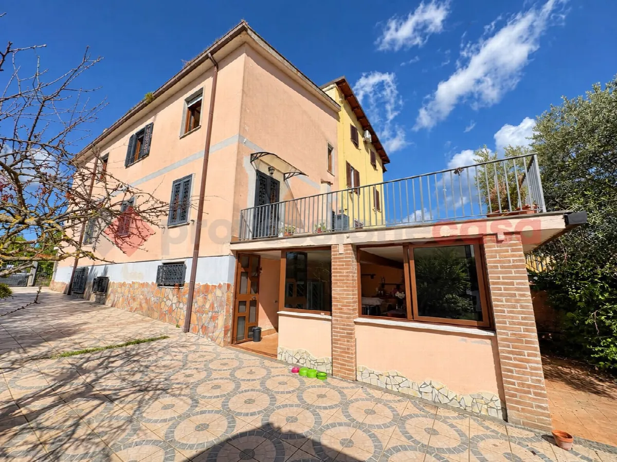 Casa bifamiliare in vendita a Aprilia - foto 1