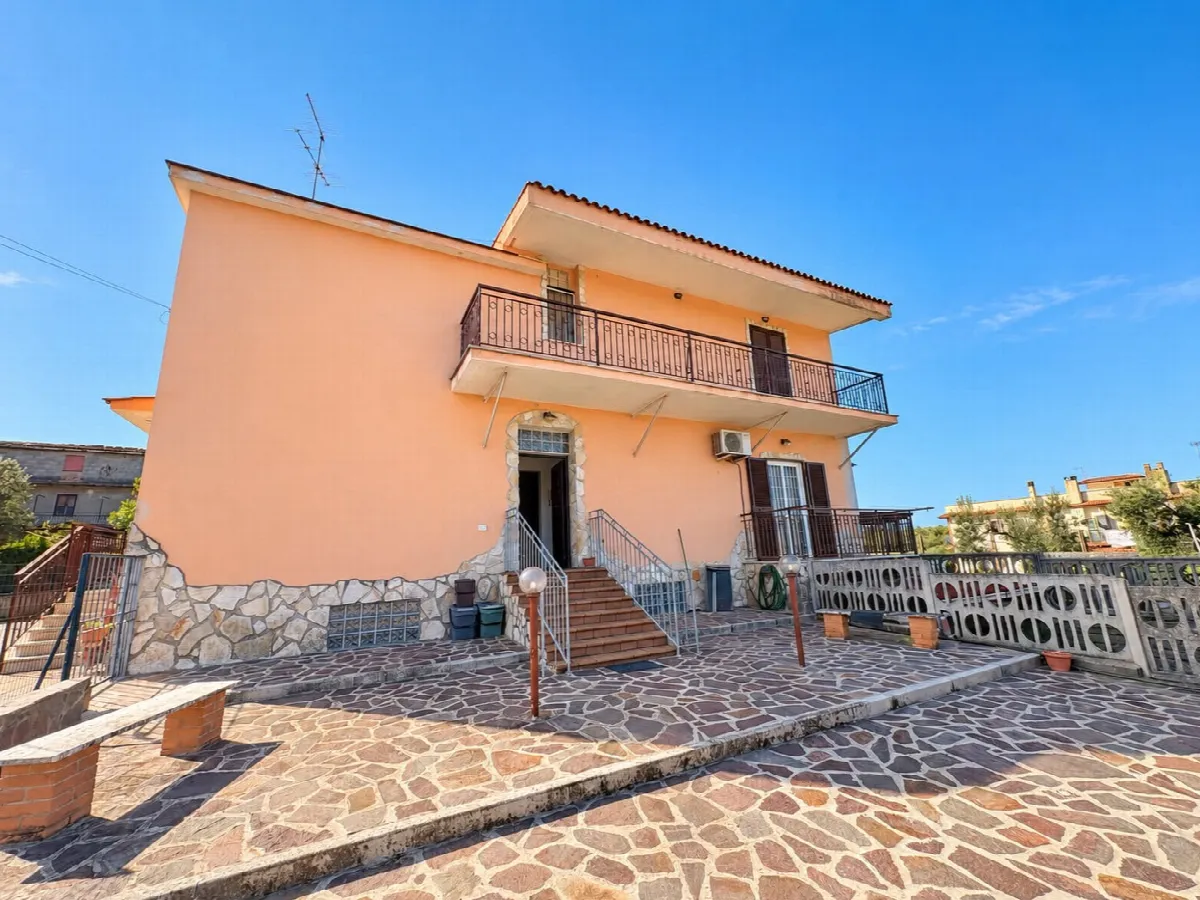 Casa bifamiliare in vendita a Aprilia - foto 1