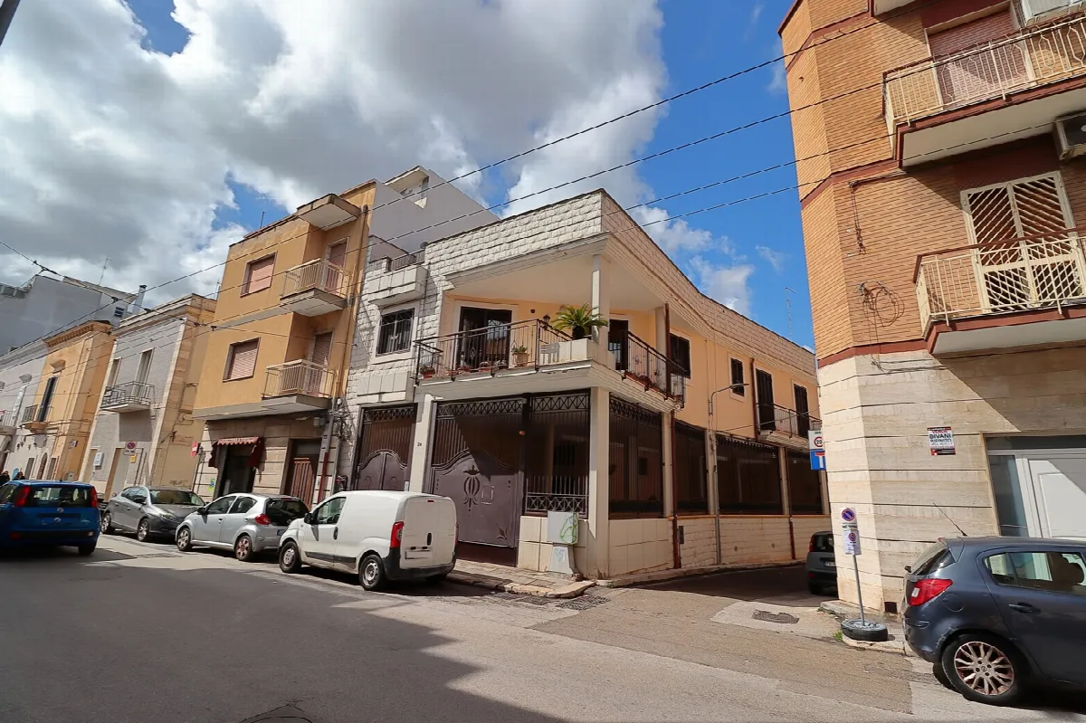 Casa indipendente in vendita a Bari - foto 1