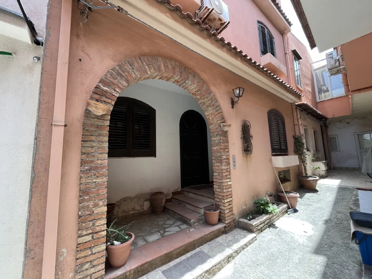 Casa indipendente in vendita a Barcellona Pozzo di Gotto - foto 1