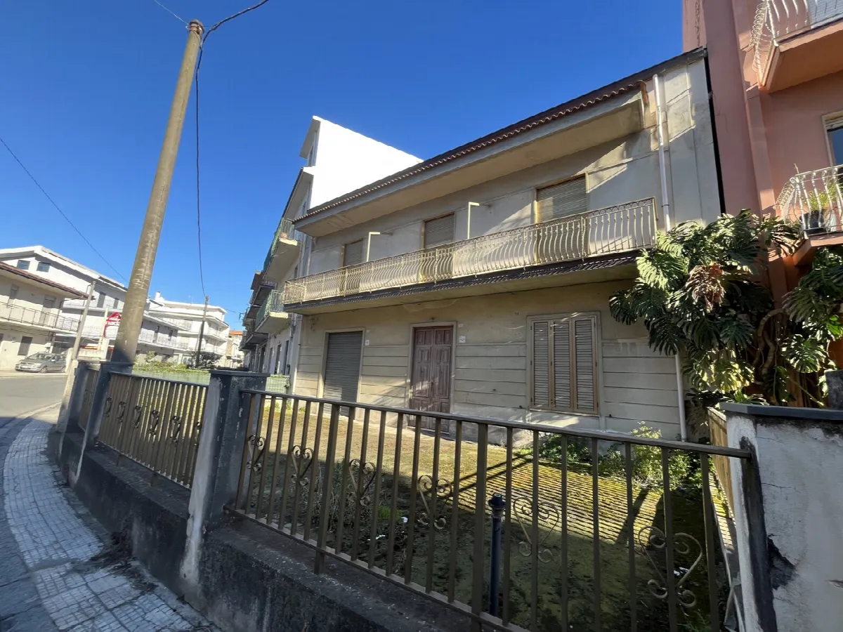 Casa indipendente in vendita a Barcellona Pozzo di Gotto - foto 1