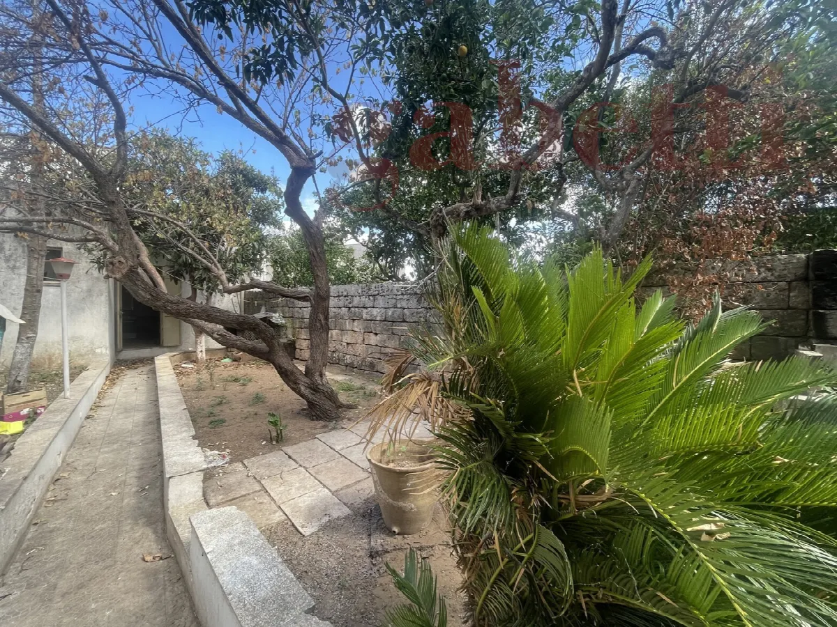 Casa indipendente in vendita a Spongano - foto 1