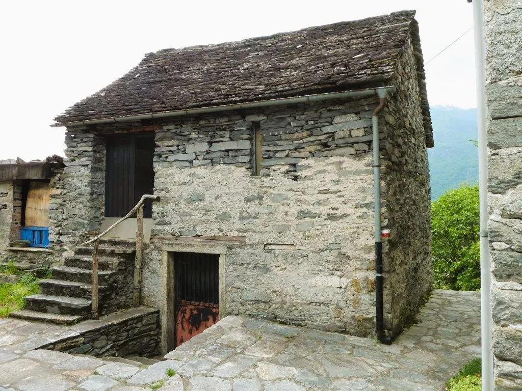 Rustico in vendita a Montecrestese - foto 1
