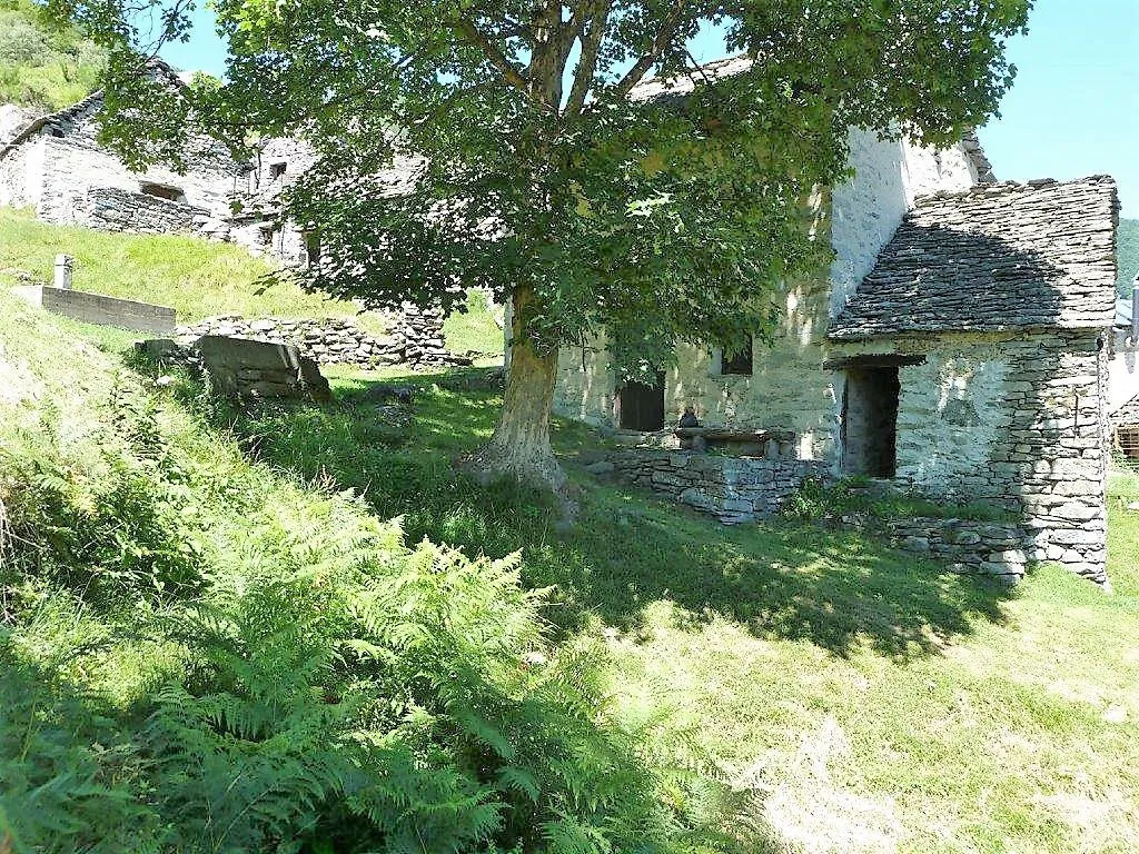 Rustico in vendita a Masera - foto 1