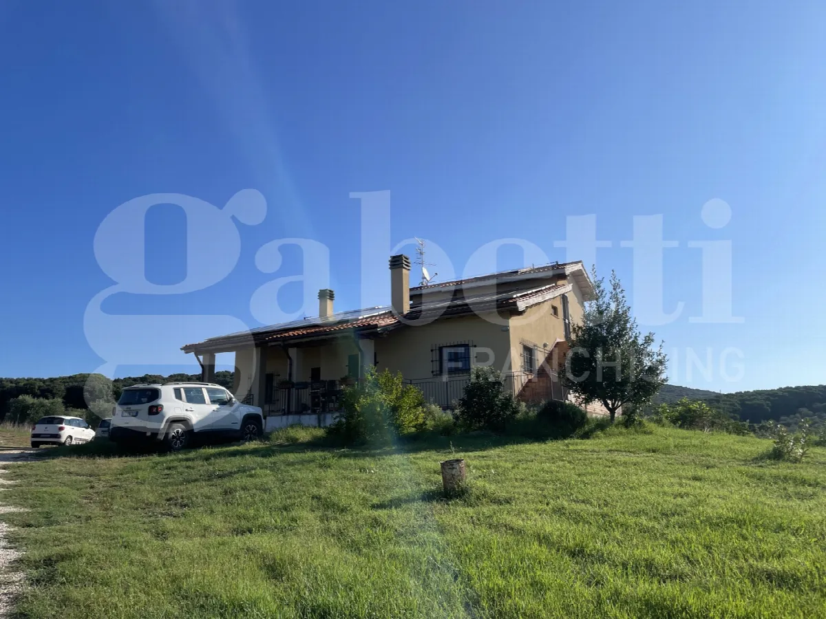 Casa indipendente in vendita a Follonica - foto 1