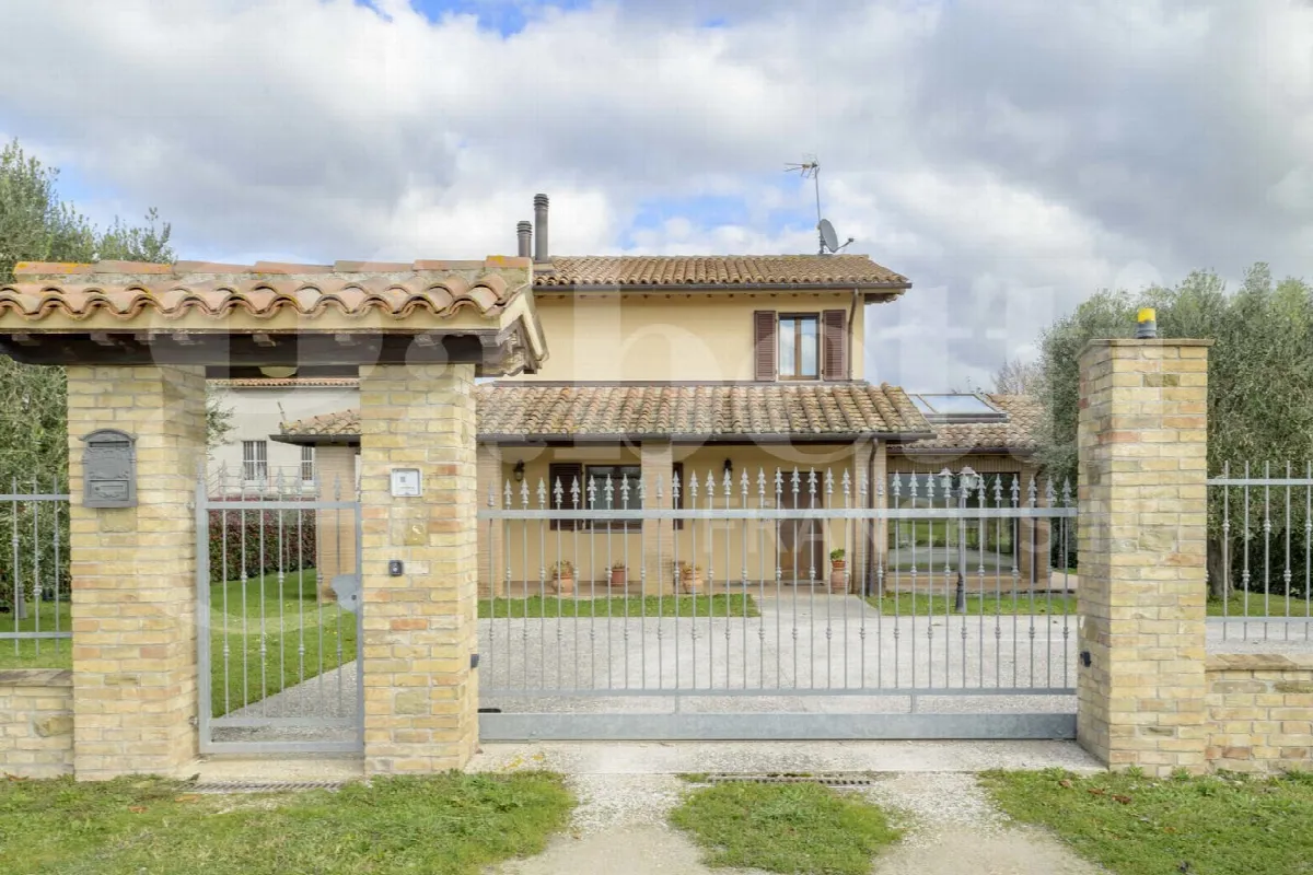 Casa indipendente in vendita a Gubbio - foto 1