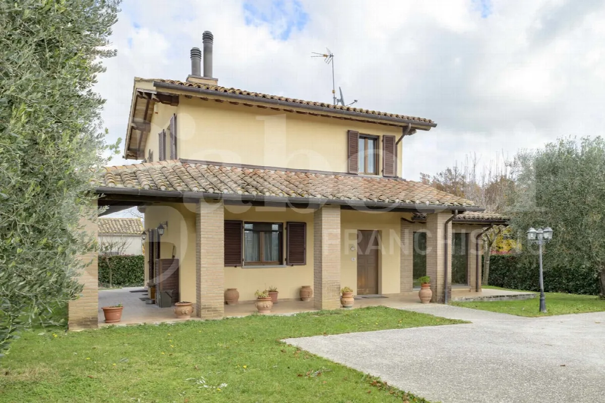 Casa indipendente in vendita a Gubbio - foto 2
