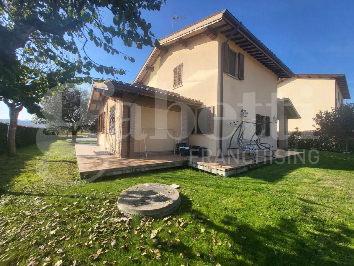 Casa indipendente in vendita a Gubbio - foto 6