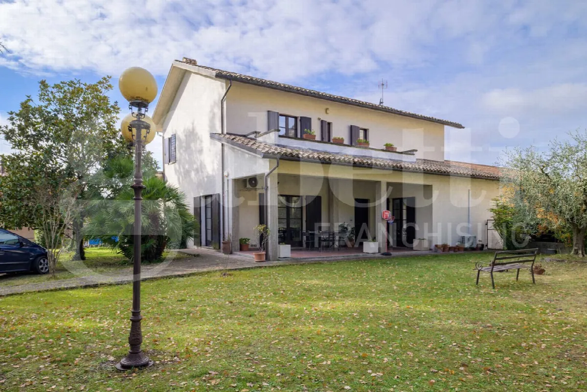 Casa indipendente in vendita a Gubbio - foto 1