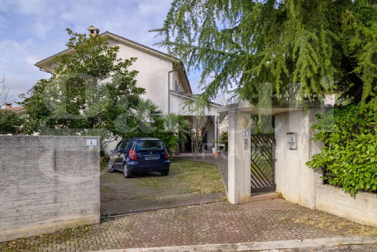 Casa indipendente in vendita a Gubbio - foto 2