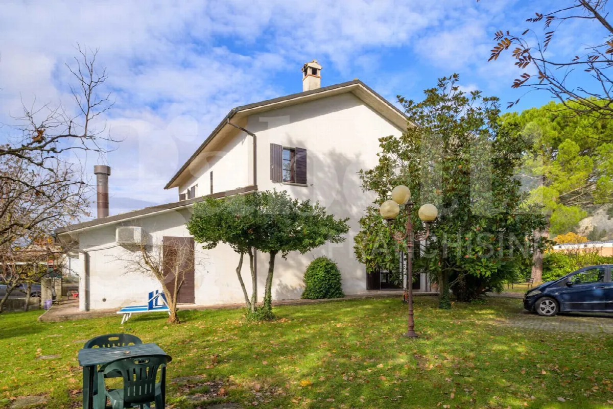 Casa indipendente in vendita a Gubbio - foto 3
