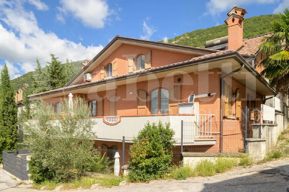 Villetta a schiera in vendita a Gubbio - foto 1