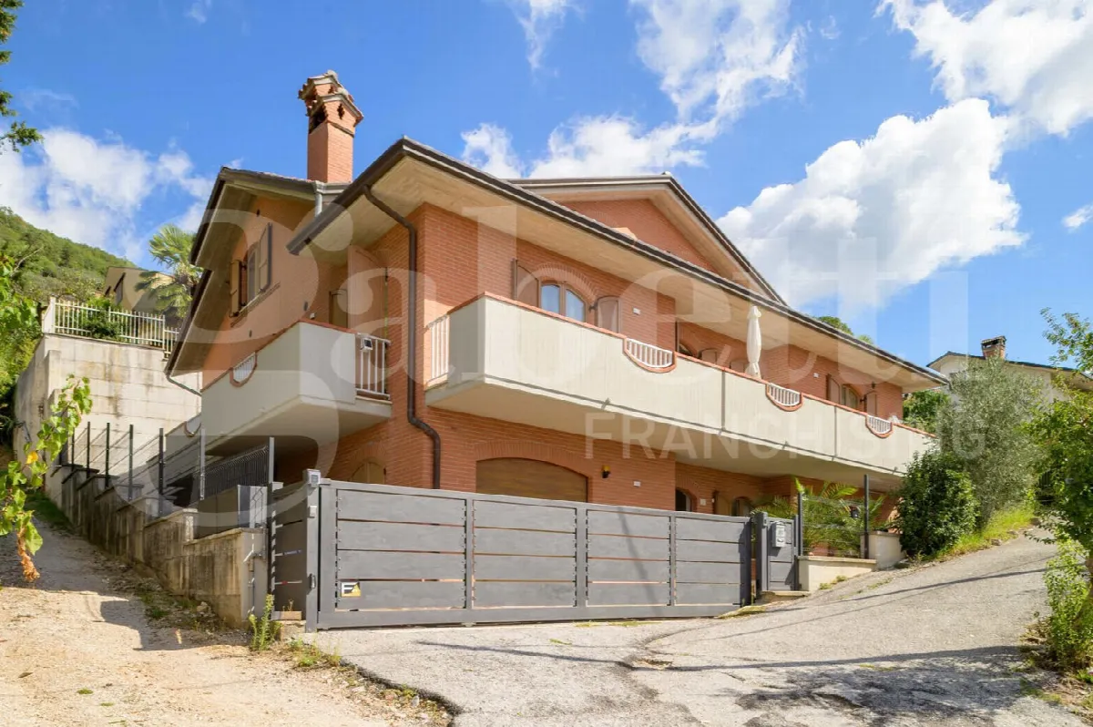 Villetta a schiera in vendita a Gubbio - foto 2