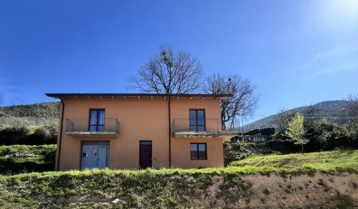 Casa indipendente in vendita a Costacciaro - foto 2