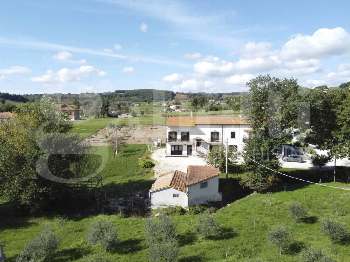 Casa indipendente in vendita a Gubbio - foto 1