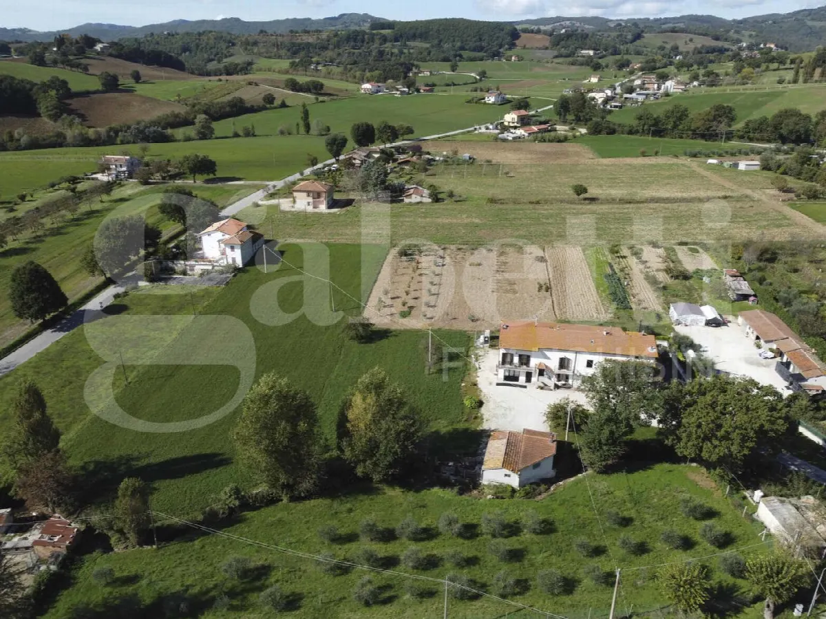 Casa indipendente in vendita a Gubbio - foto 2