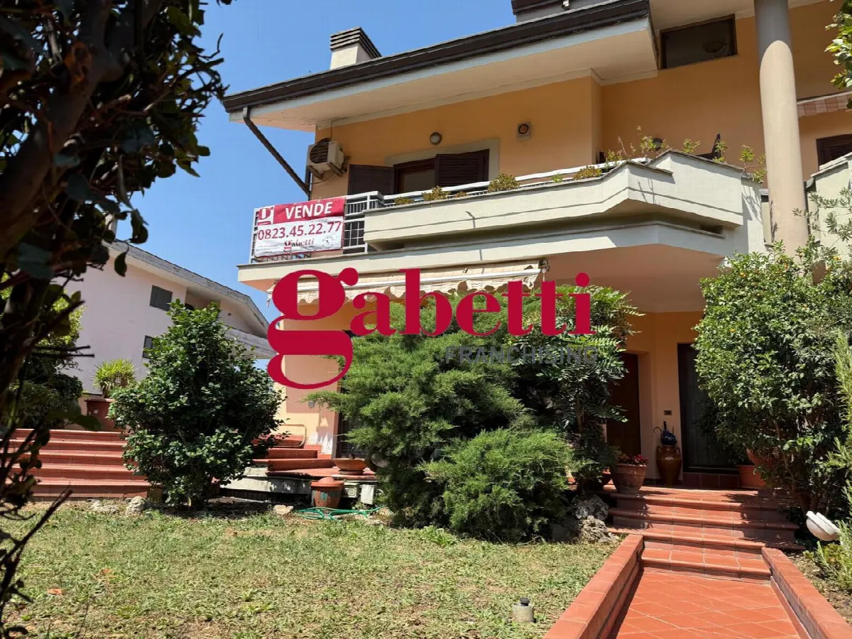 Villetta a schiera in vendita a Caserta - foto 1