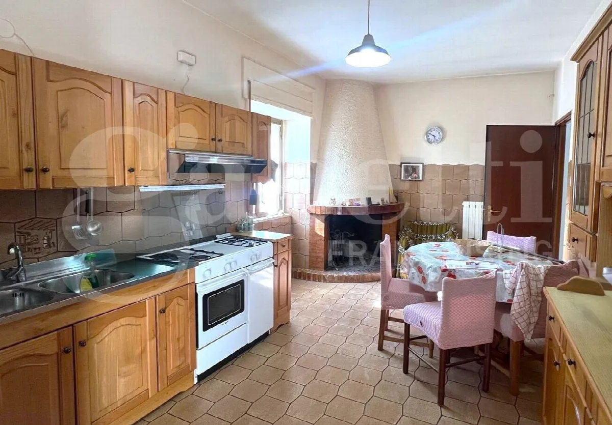 Casa indipendente in vendita a Montaquila - foto 1