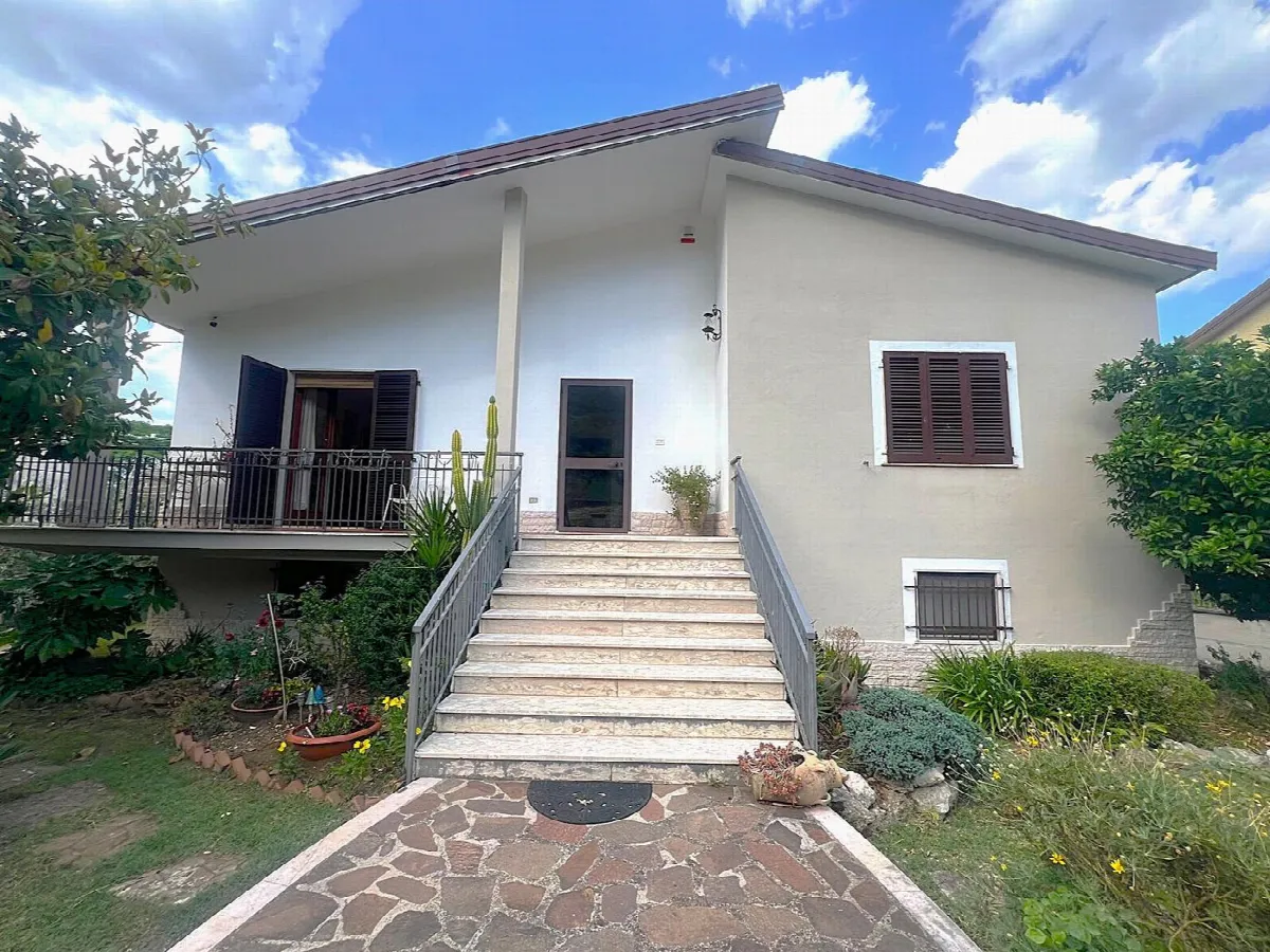 Casa indipendente in vendita a Sesto Campano - foto 1