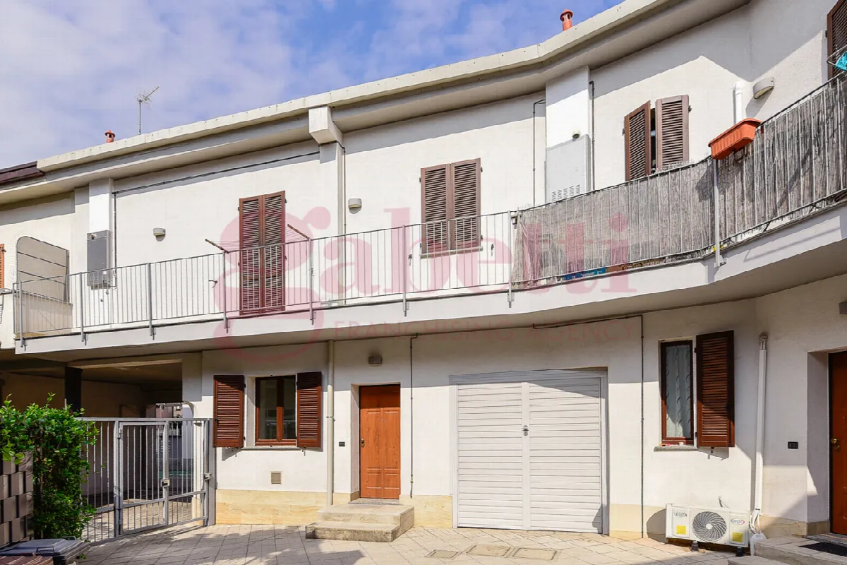 Casa indipendente in vendita a Cabiate - foto 1