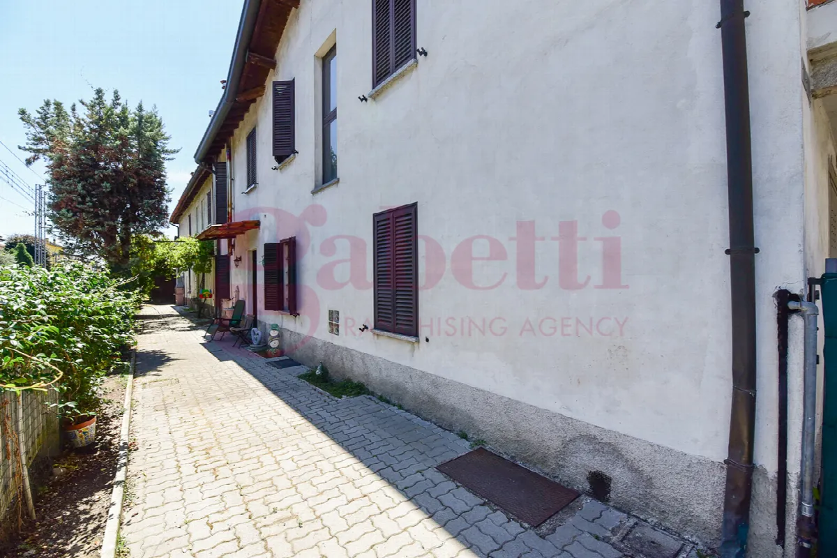 Casa indipendente in vendita a Cabiate - foto 1