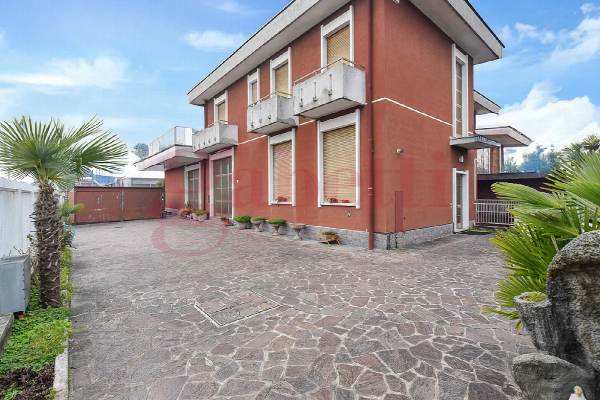 Casa bifamiliare in vendita a Cabiate - foto 1