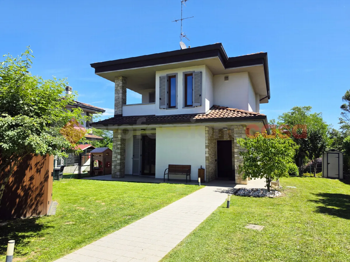 Villa in vendita a Cadorago - foto 1
