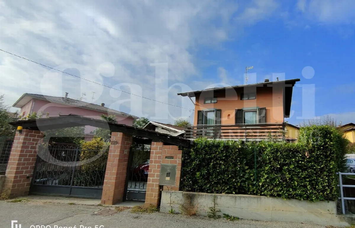 Casa indipendente in vendita a Cossato - foto 1